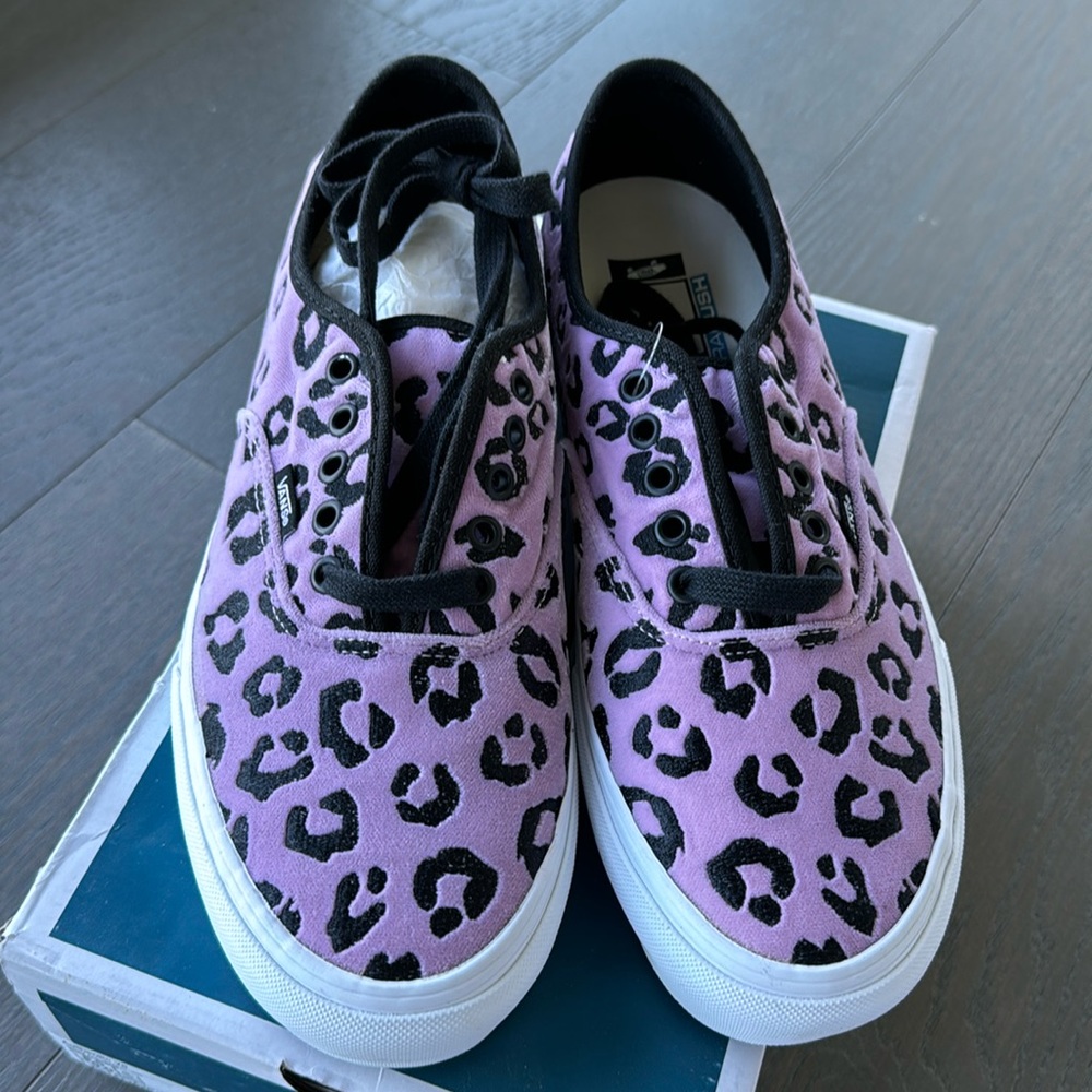 Vans, brand new, size 8,5 us men, 10 us women